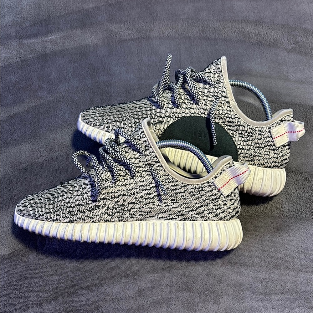 Yeezy 350 (Turtledoves) Men Size 8.5
